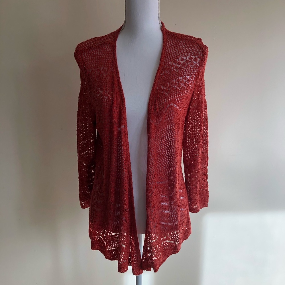 Pretty, loose crotchet ladies sweater